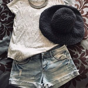 VERA WANG S Vintage Pattern Grey Earthy Tee
